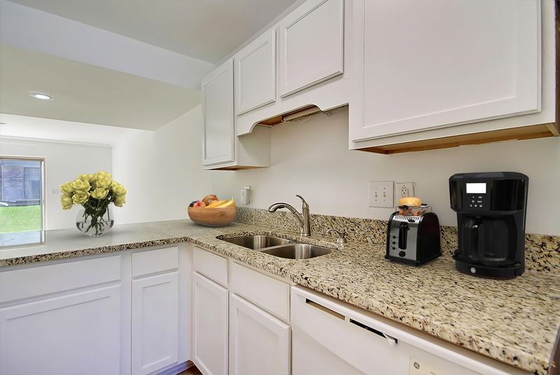 802 Andrea Ln, Hanahan, SC 29410