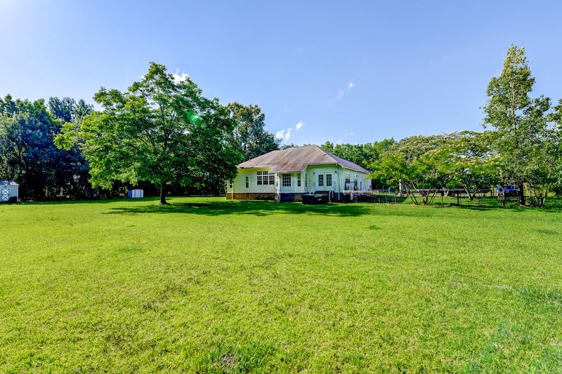 5698 Church Flats Rd, Meggett, SC 29449