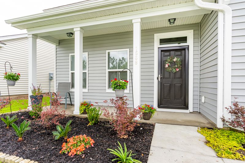 1568 Thin Pine Dr, Johns Island, SC 29455