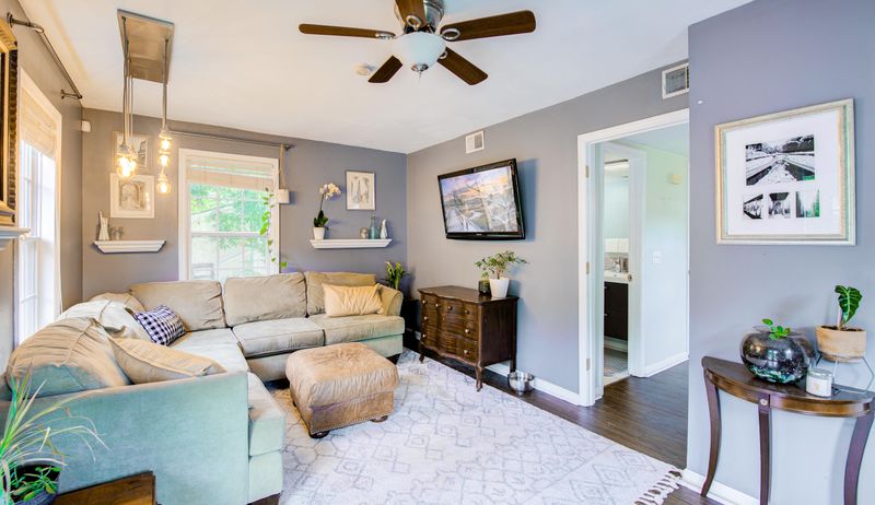 5810 Canterbury Dr, Hanahan, SC 29410
