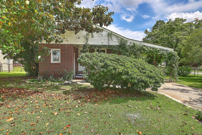 2712 Martha Dr, North Charleston, SC 29405