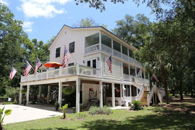 8676 Palmetto Rd, Edisto Island, SC 29438
