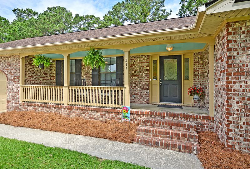 237 Foxborough Rd, Goose Creek, SC 29445