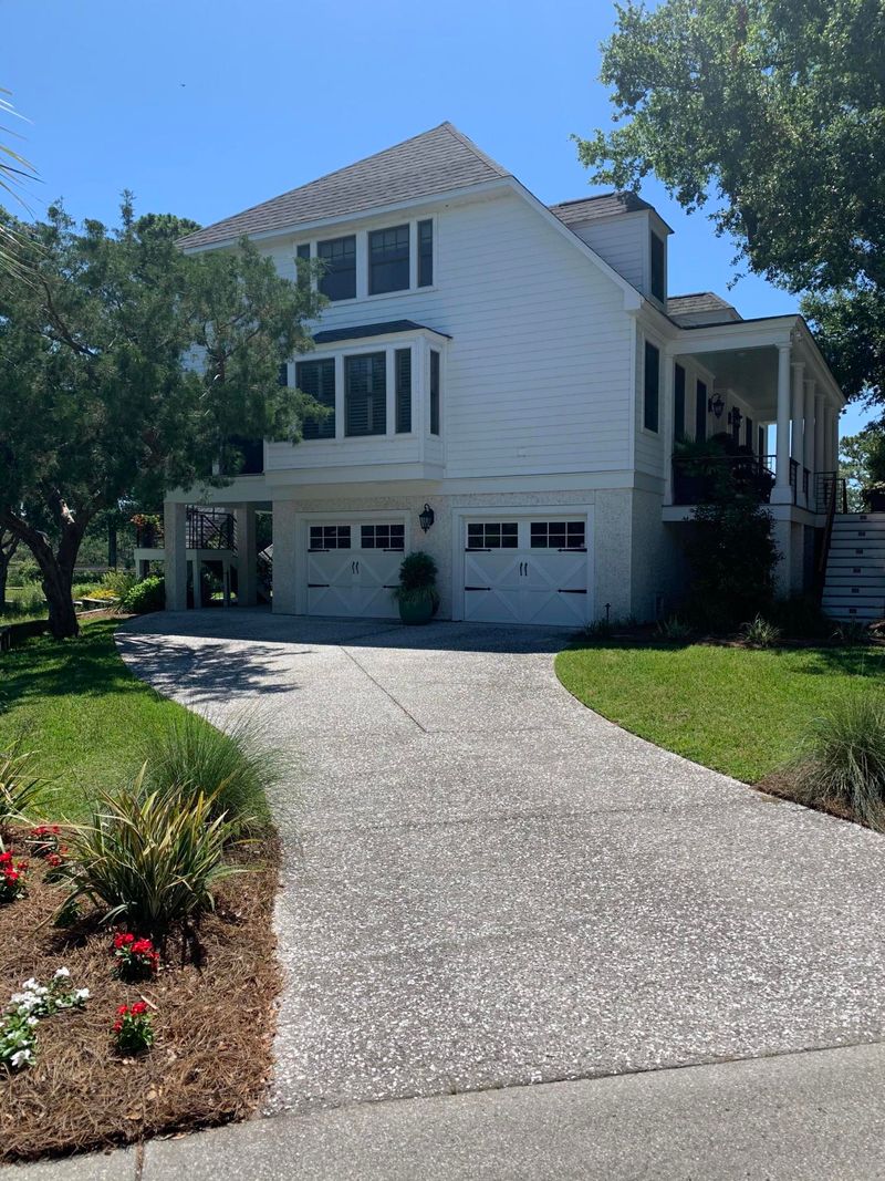 346 Shadow Race Ln, Folly Beach, SC 29439
