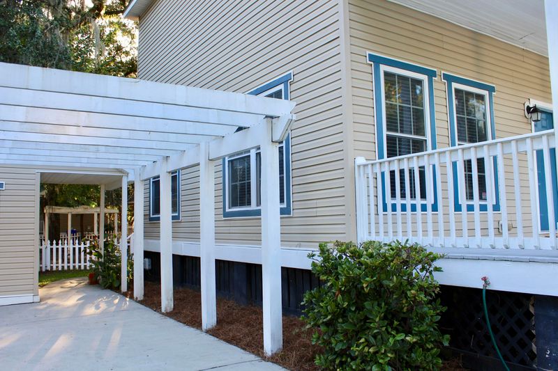 1305 Runnymeade Ln, North Charleston, SC 29406