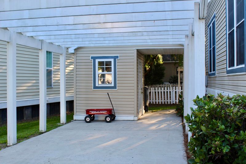1305 Runnymeade Ln, North Charleston, SC 29406