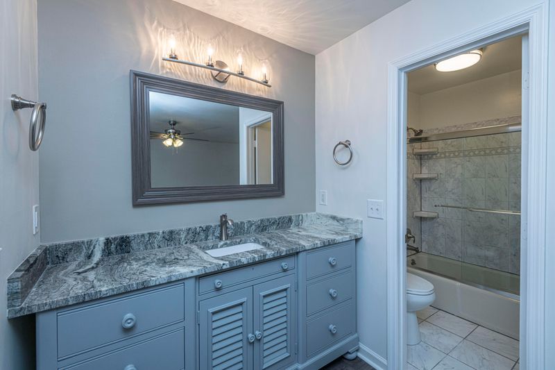 34 Lighthouse Dr, Goose Creek, SC 29445