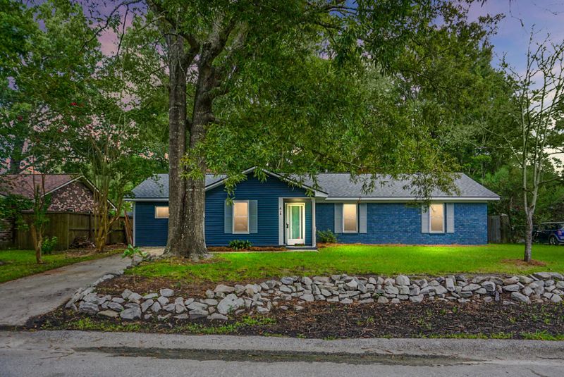 4 Crystal Springs Dr, Goose Creek, SC 29445