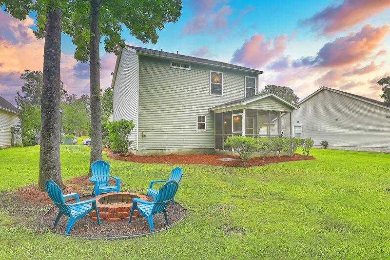 5122 Thornton Dr, Summerville, SC 29485
