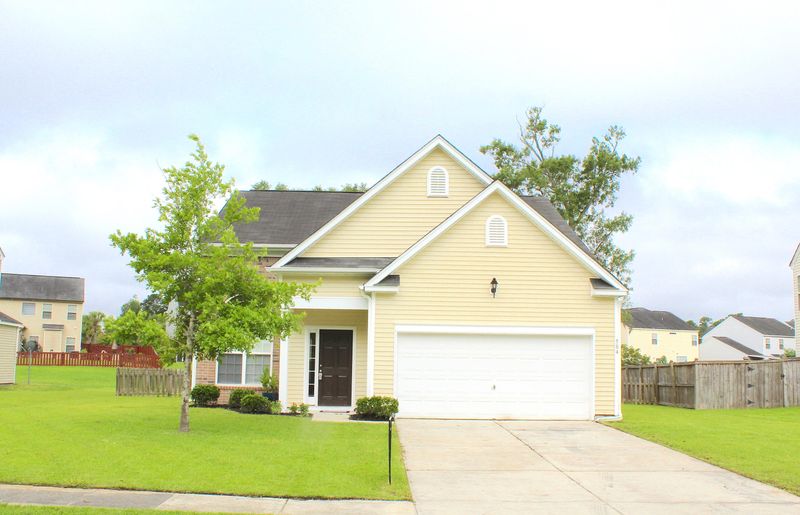 584 English Oak Cir, Moncks Corner, SC 29461