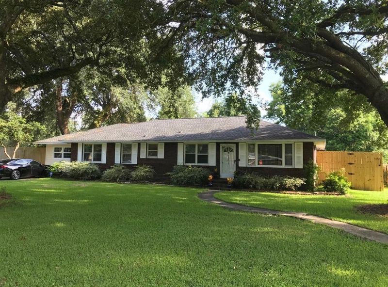 1901 Aichele Dr, North Charleston, SC 29406