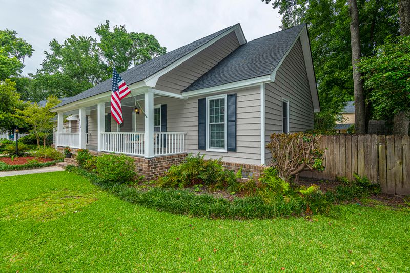 806 N Channel Ct, Charleston, SC 29412