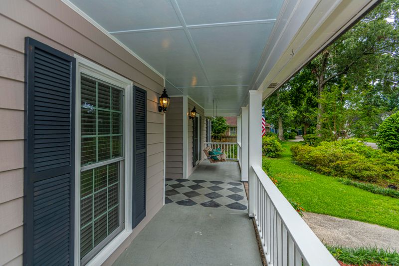 806 N Channel Ct, Charleston, SC 29412