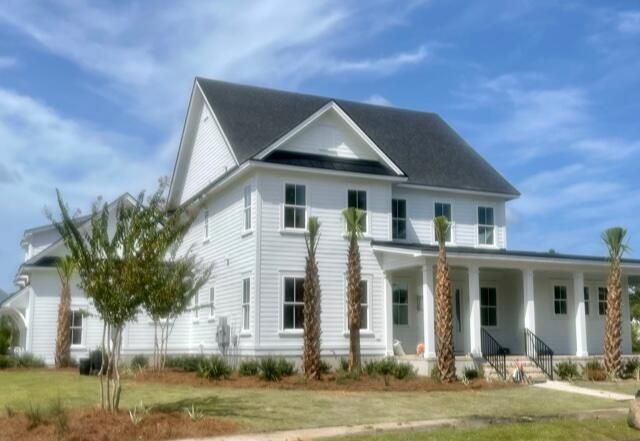 201 Black Powder Ln, Charleston, SC 29492