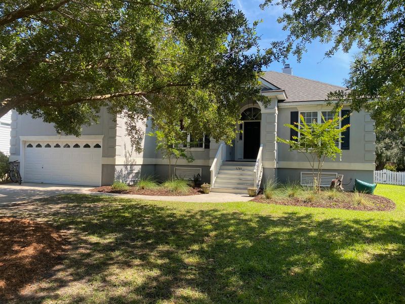 1281 Wisteria Wall Dr, Mount Pleasant, SC 29464