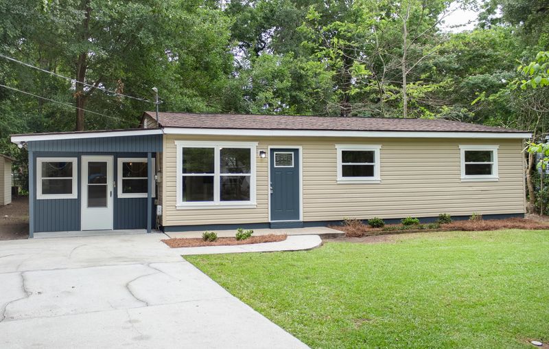 1715 W Robinhood Dr, Charleston, SC 29407