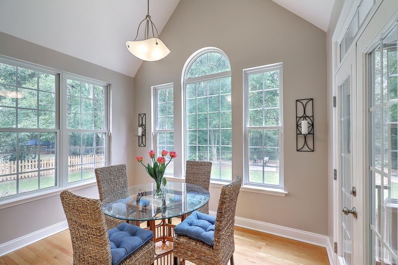 1007 Island Crossing Dr, Hanahan, SC 29410
