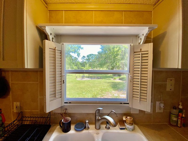 129 Tootsie Ln, Huger, SC 29450