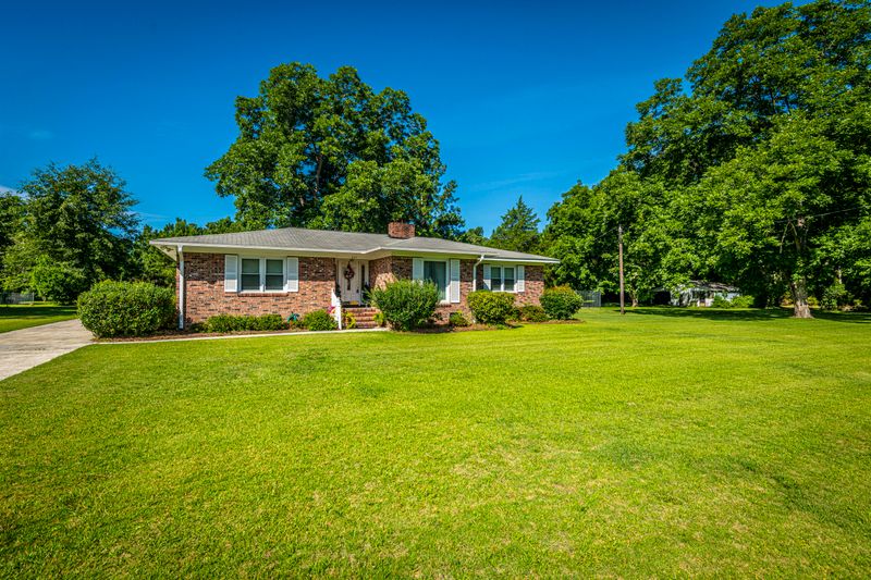 889 W Main St, Harleyville, SC 29448