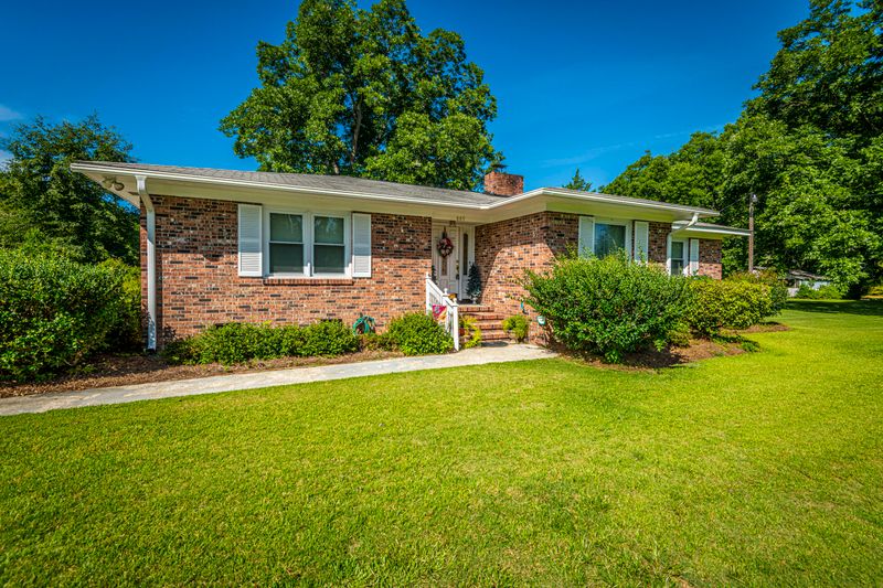 889 W Main St, Harleyville, SC 29448