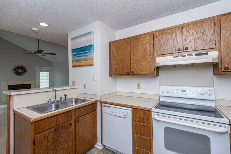 923 E Estates Blvd #B, Charleston, SC 29414