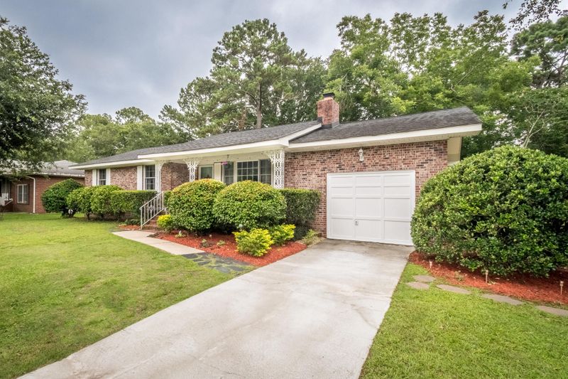 1413 White Dr, Charleston, SC 29407