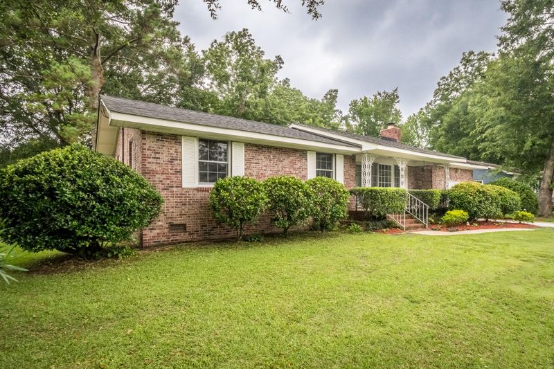 1413 White Dr, Charleston, SC 29407