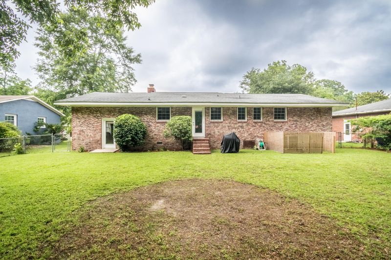 1413 White Dr, Charleston, SC 29407
