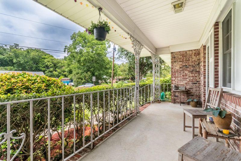 1413 White Dr, Charleston, SC 29407