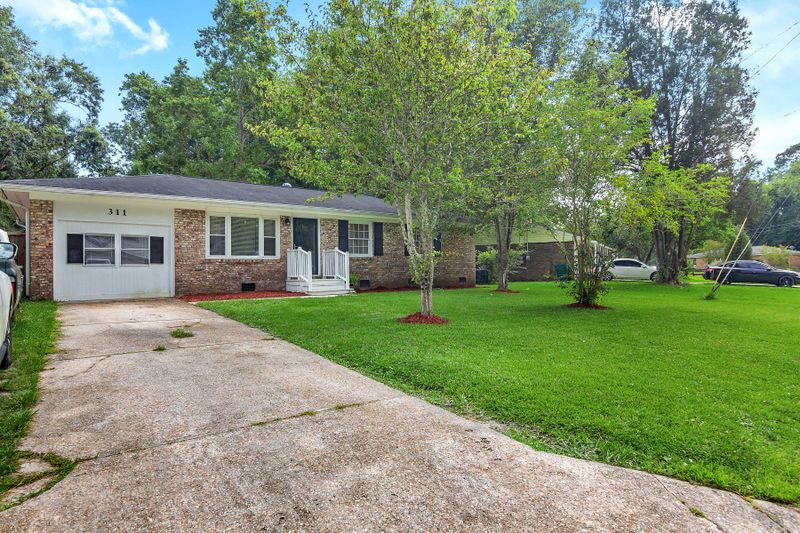 311 Laurel Ave, Goose Creek, SC 29445