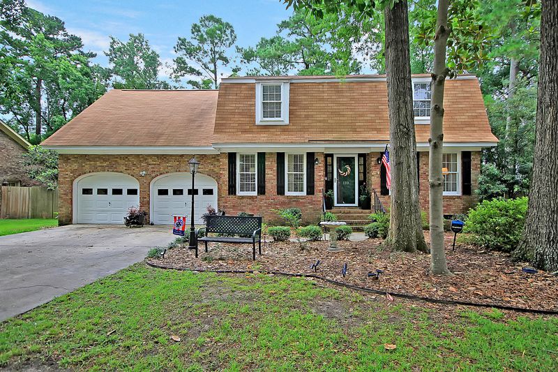 123 Dunbury Dr, Summerville, SC 29485