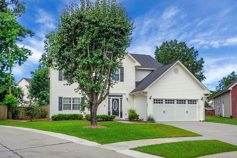 107 Chinaberry Ct, Goose Creek, SC 29445