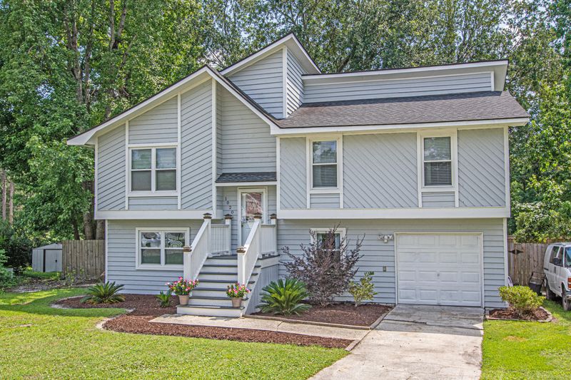 1020 Lauren Ln, Goose Creek, SC 29445