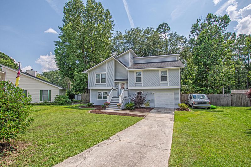1020 Lauren Ln, Goose Creek, SC 29445