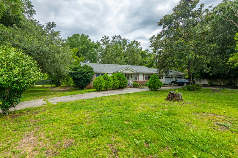 5645 Savannah Hw, Ravenel, SC 29470