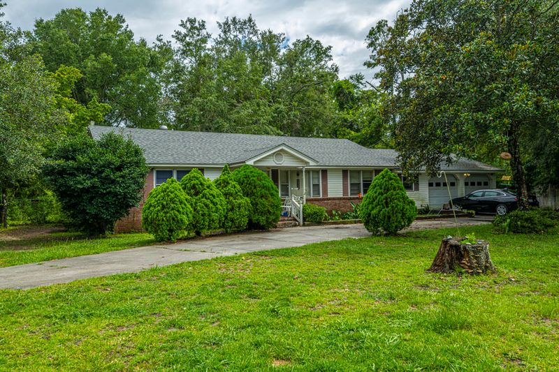 5645 Savannah Hw, Ravenel, SC 29470