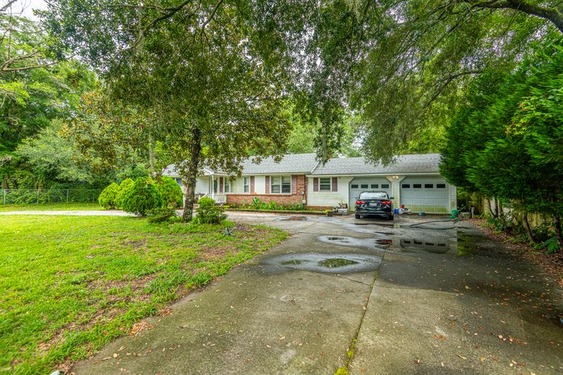5645 Savannah Hw, Ravenel, SC 29470