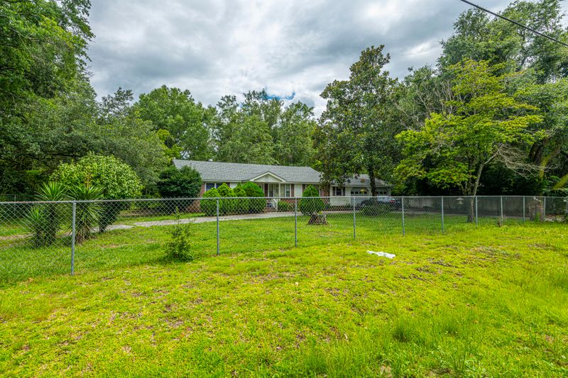 5645 Savannah Hw, Ravenel, SC 29470