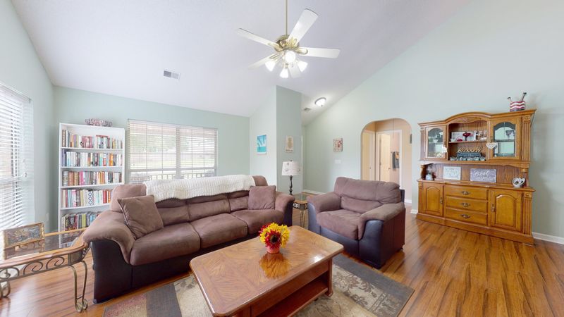 350 Camelot Dr, Goose Creek, SC 29445