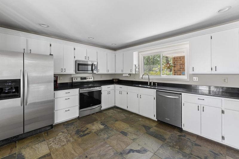 2051 Prospect Hill Dr, Mount Pleasant, SC 29464