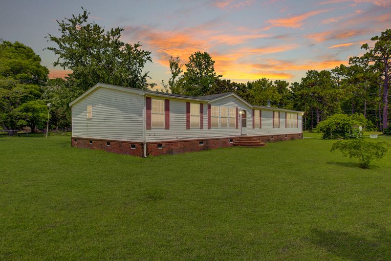 352 Bo Ln, Summerville, SC 29486