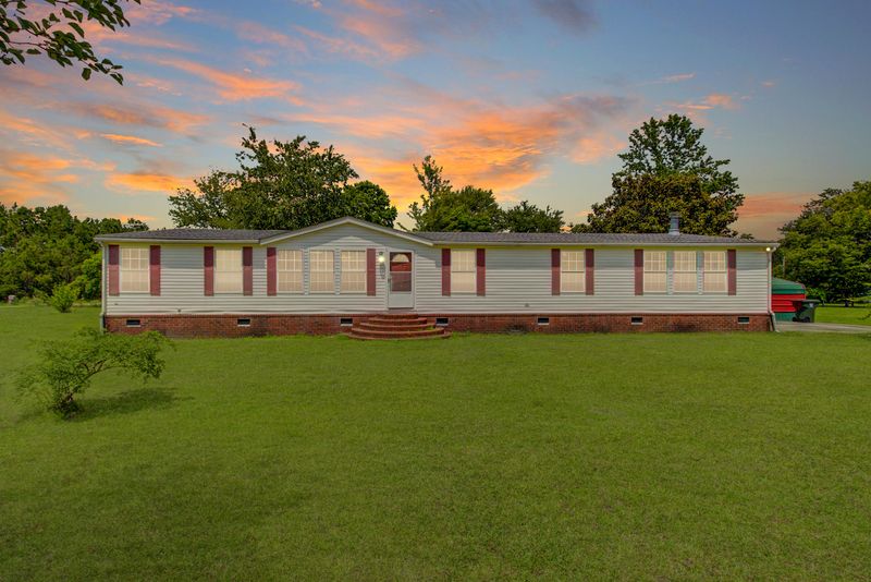 352 Bo Ln, Summerville, SC 29486