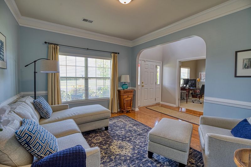 1402 Kinglet Ln, Hanahan, SC 29410