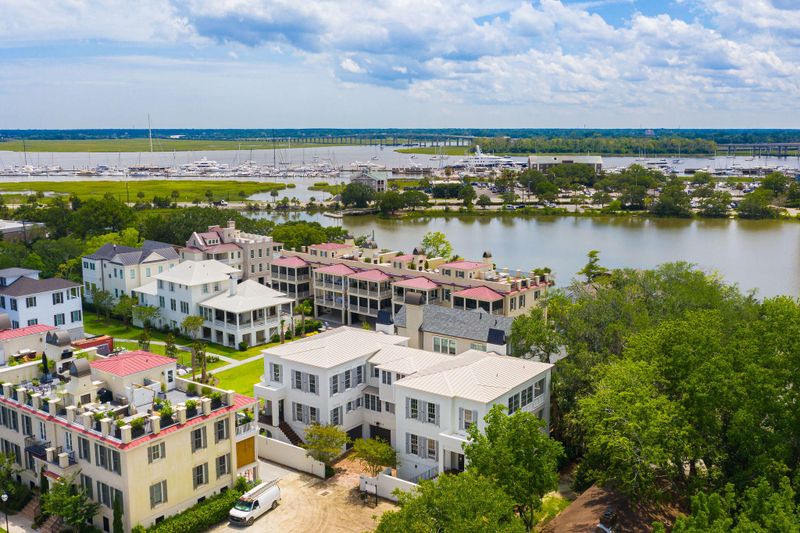 61 B Barre St, Charleston, SC 29401