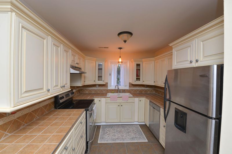 1306 Bob White Dr, Charleston, SC 29412