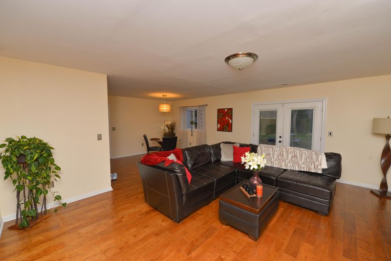 1306 Bob White Dr, Charleston, SC 29412