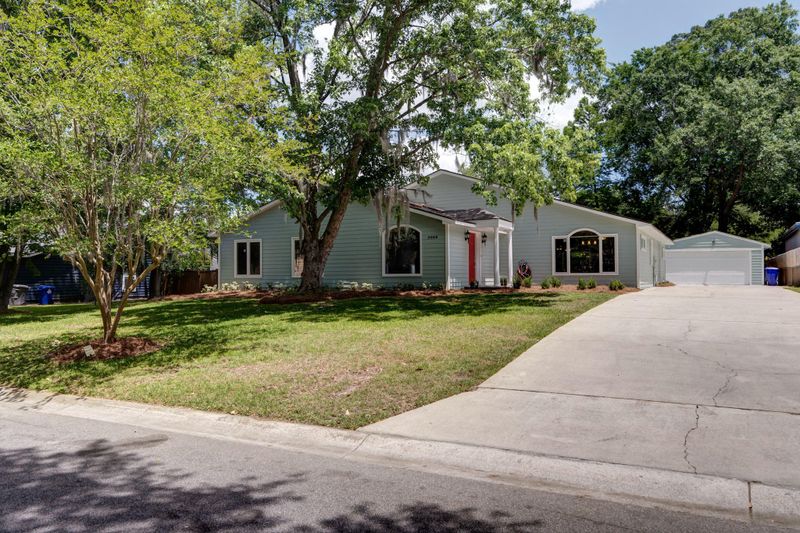 5886 Ryans Bluff Rd, North Charleston, SC 29418