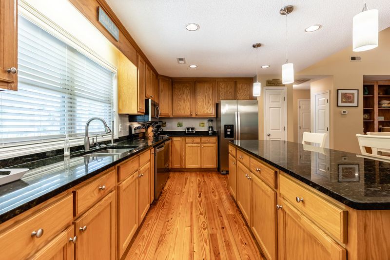 503 Jungle Rd, Edisto Island, SC 29438