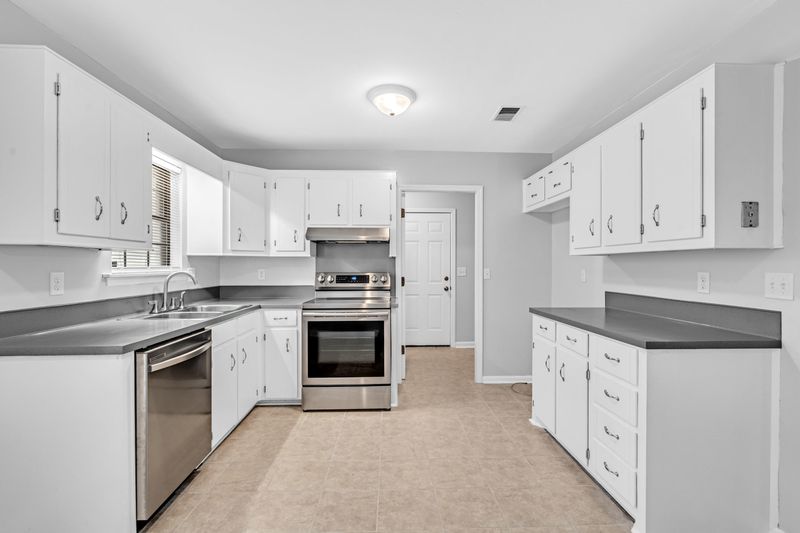 7767 Ginger Ln, North Charleston, SC 29420