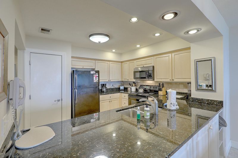 8000 Palmetto Dr #405, Isle Of Palms, SC 29451